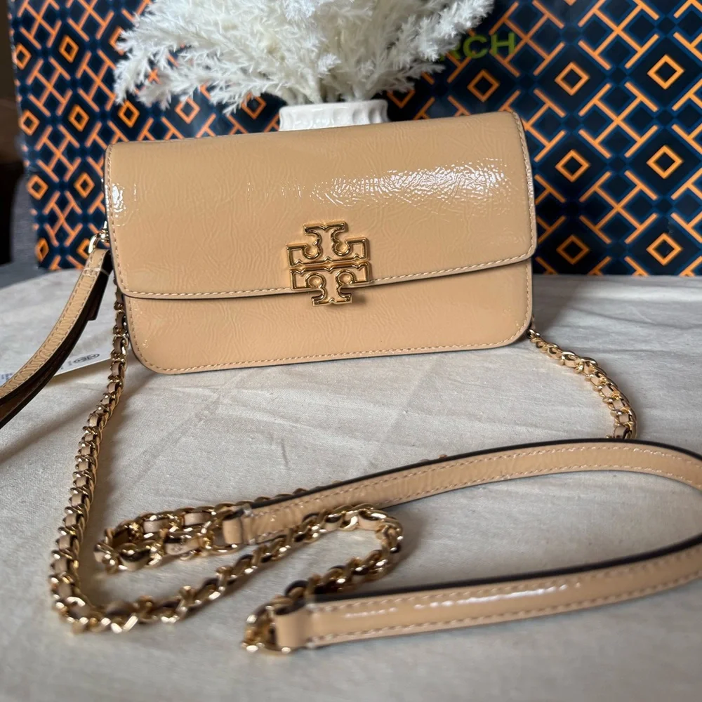 NWT Tory Burch Britten shine Chain Wallet with Wristlet Leather Crossbody